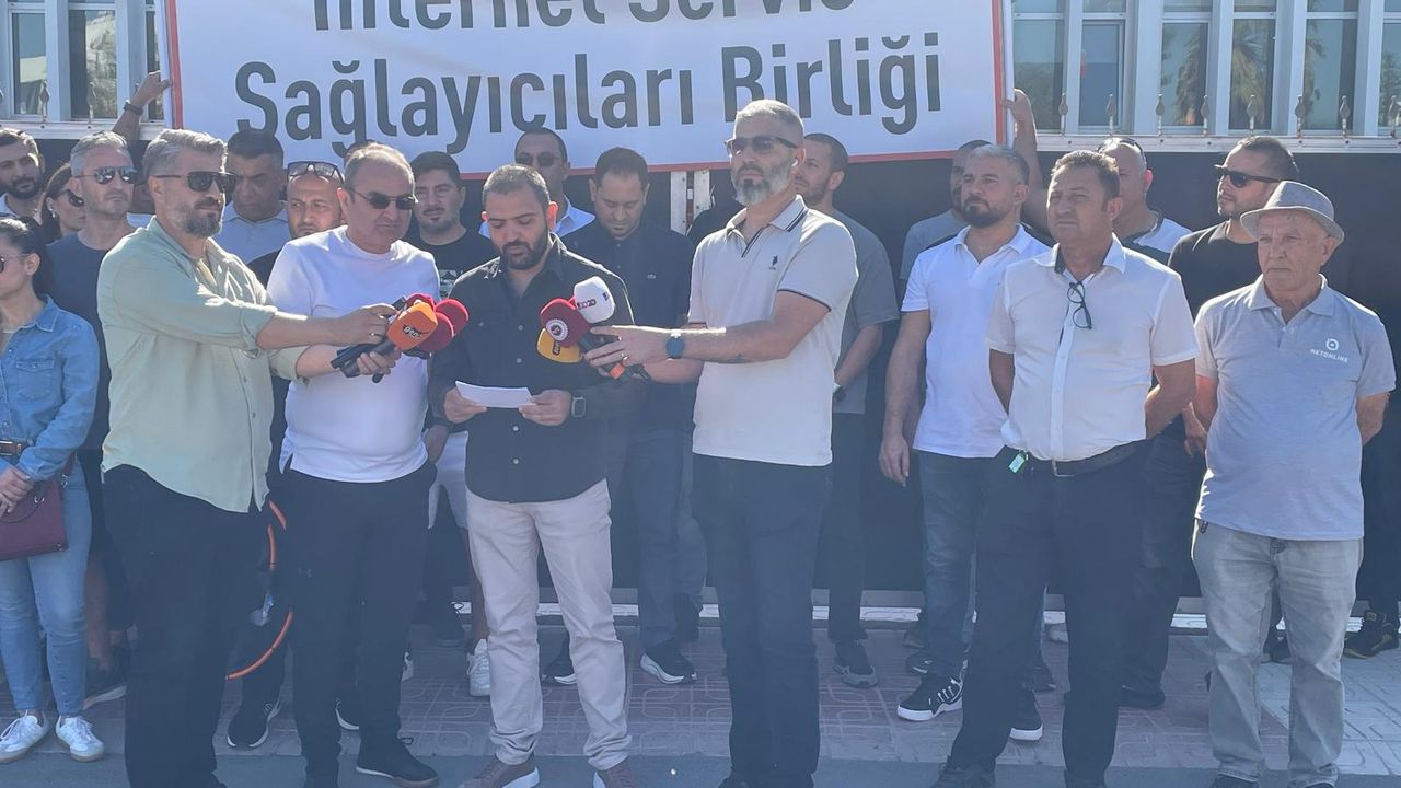 Tansuğ: “Protokolle 25 yıl boyunca, diğer firmaların internet hizmeti vermesi yasaklandı”