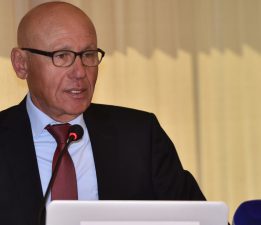 “Diplomasinin olmadığı yerde yok sayılmak kaçınılmazdır”