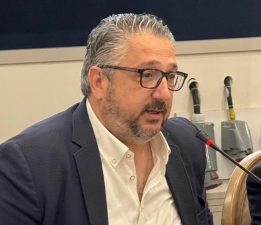 “Deniz bitmiş, karaya vurulmuştur”
