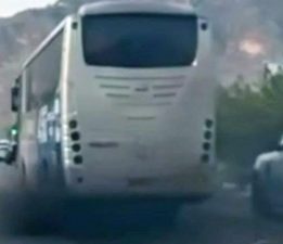 Eksozundan siyah duman atan otobüs sürücüsü rapor edildi