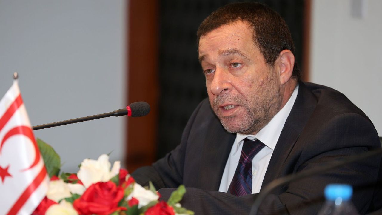 Denktaş: “Kıbrıs adası üzerinde oynanan bir oyun var”