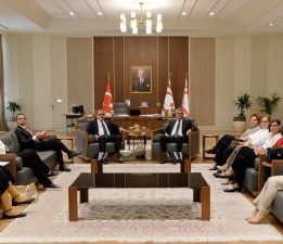 Erhürman, Kemal Saraçoğlu Lösemili Çocuklar ve Kanserle Savaş Vakfı heyetini kabul etti