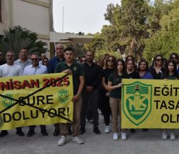 NKL Okul Aile Birliği, okul binası önünde basın açıklaması yaptı