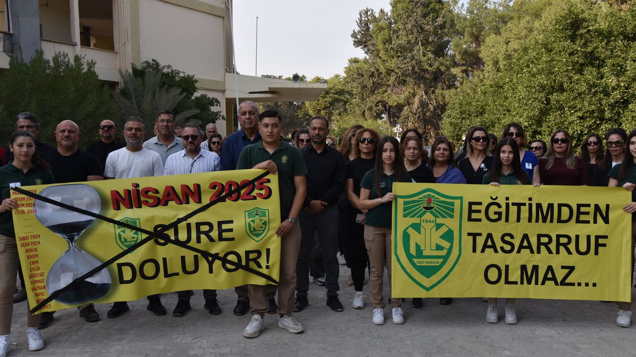 NKL Okul Aile Birliği, okul binası önünde basın açıklaması yaptı