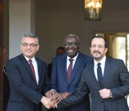 Erhürman – Hristodulidis görüşmesi başladı