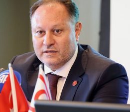 Öztürkler: “Denktaş’ınkararlılığı, gelecek nesillere ışık tutmaya devam ediyor”