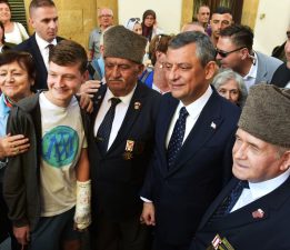 Özgür Özel’e büyük ilgi