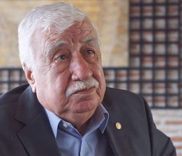 Tiyatro ve sinemanın duayenlerinden Ahmet Gülhan 85 yaşında hayatını kaybetti