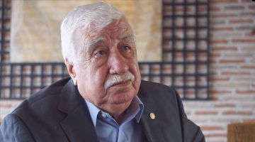 Tiyatro ve sinemanın duayenlerinden Ahmet Gülhan 85 yaşında hayatını kaybetti