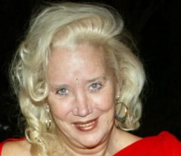 Altın Küre ödüllü oyuncu Sally Kirkland, yaşamını yitirdi