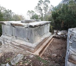 Termessos’ta ilk kazı: 14 metrelik anıt mezarlar ayağa kalkıyor