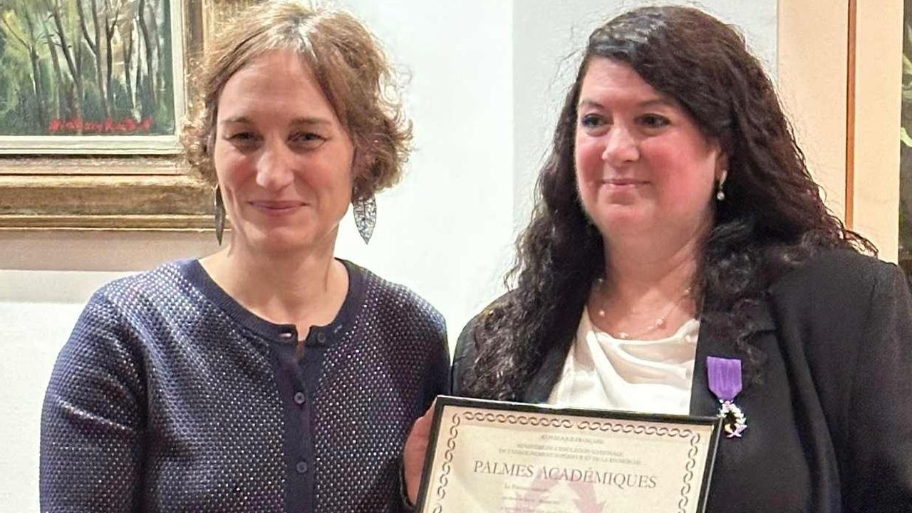 Fransızca öğretmeni Filiz Soyer şövalye unvanına layık görüldü