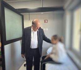 Dinçyürek’ten yaralı öğrencilere ziyaret