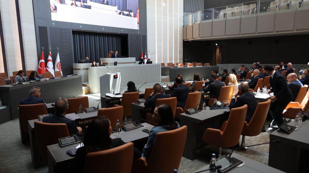 Meclis’te erken seçim tarihi tartışıldı