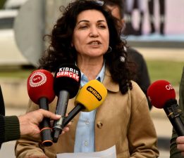 KTOEÖS, Başbakanlık ışıklarında eylem yaptı