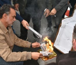 KTOEÖS, Milli Eğitim Bakanlığı önünde öğretmenlere yönelik soruşturmaları protesto etti