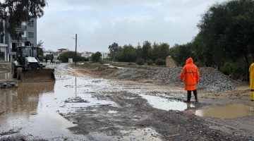 Burhan Nalbantoğlu Devlet Hastanesi içinden geçen dereye bent çalışması yapılıyor