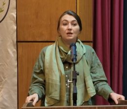 Çayla Kitap Projesi’nde anlamlı buluşma: Emine Şeçeroviç Kaşlı, Rize’de gençlerle bir araya geldi