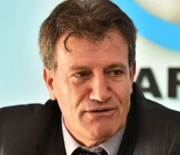 Dostane yarış, sağdaki partilere ders nitelediğinde