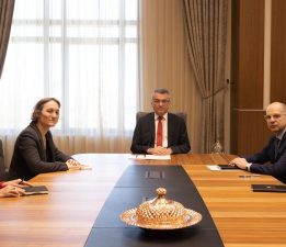 Erhürman, Fransa’nın Lefkoşa Büyükelçisi Kolacko ile görüştü