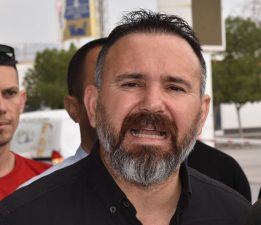 “İşe gitmeden maaş alan 100 kişi var”
