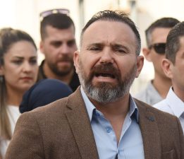 “Hükümet tedbir almak yerine zam yapıyor”