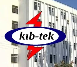 Trafik kazasında elektrik iletim hatları koptu