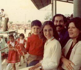 Babamın insanları kucaklayışından çok etkilendim