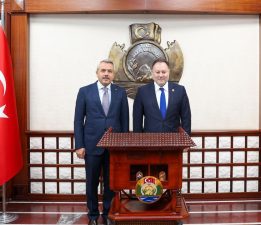 Öztürkler: “Kıbrıs Türk halkının geleceği, Türkiye ile omuz omuza ilerlemekten geçiyor”