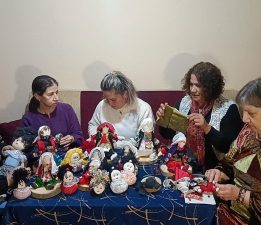 Geri dönüşümden sanata: Edirne’de bez bebekler yeniden doğuyor