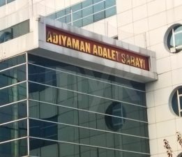 İsias Otel’in yıkılmasında kusuru bulunan altı kamu görevlisinin duruşması 12.30’a ertelendi