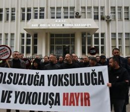 Kamuda yetkili beş sendikadan Bayındırlık ve Ulaştırma Bakanlığı önünde eylem