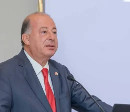 “Ceyhun Bey taşıdığı rütbelerden feragat etmeli”