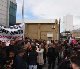 Hayvan üreticileri Tarım Bakanlığı önünde eylem yaptı