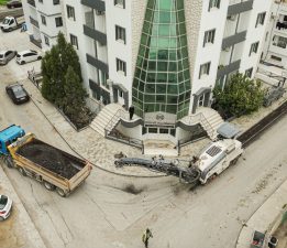 Gazimağusa’da Kaliland Bölgesinde katran serme işlemine geçiliyor