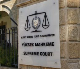 Yüksek Mahkeme: “Yasama ve yürütme veya siyasi kişiler, mahkemelere telkinde veya talepte bulunamaz, yetki veremez”