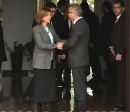 Holguin: “Ön müzakere aşamasındayız. Sürekli ve doğrudan diyalog gerekli”