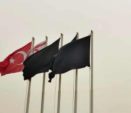 Doktorlardan vatandaşlara siyah bayrak çağrısı