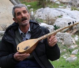 ‘Yaşayan İnsan Hazinesi’ Osman Kırca: Cura bir kültür taşıyıcısı