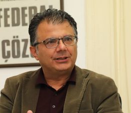 “Yeni siyasal merkeze ayak  uyduramıyorsanız görevi bırakın”