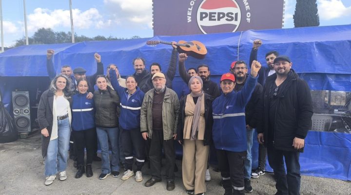 Lefkoşa Belediye Tiyatrosu sanatçılarından EKTAM işçilerine grev çadırında dayanışma etkinliği