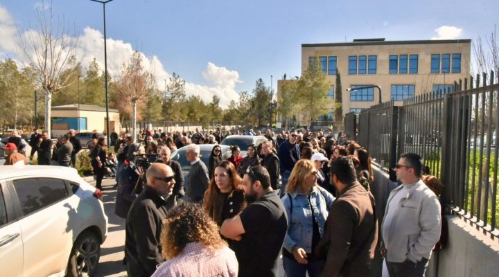 Eylemciler, Fiber optik protokolüne karşı Meclis önünde toplandı