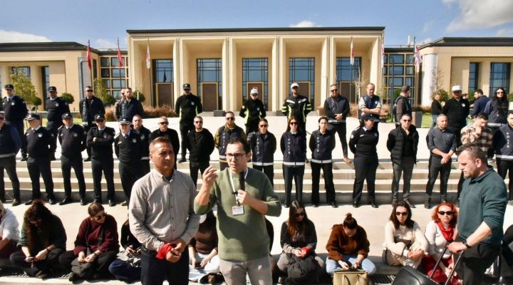 “Ülkeye vurulmuş 25 yıllık bir mahkumiyet”