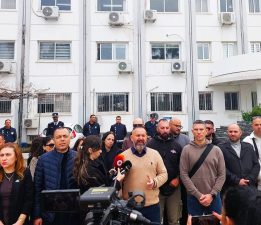 KTAMS, KŞK çalışanlarının 46 gündür maaş alamadığı gerekçesiyle Maliye Bakanlığı önünde basın açıklaması yaptı