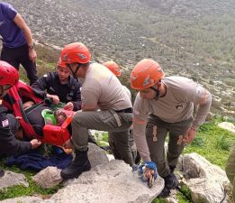 Dağa tırmanış yaparken düşen kişi kurtarıldı