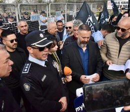 Sendikalar, grev erteleme kararını tanımayacaklarını açıkladı