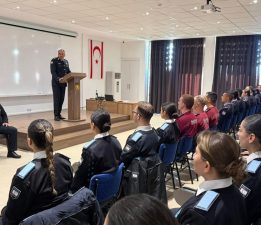 Adalıer: “Ben değil, biz duygusuyla” hareket edin”