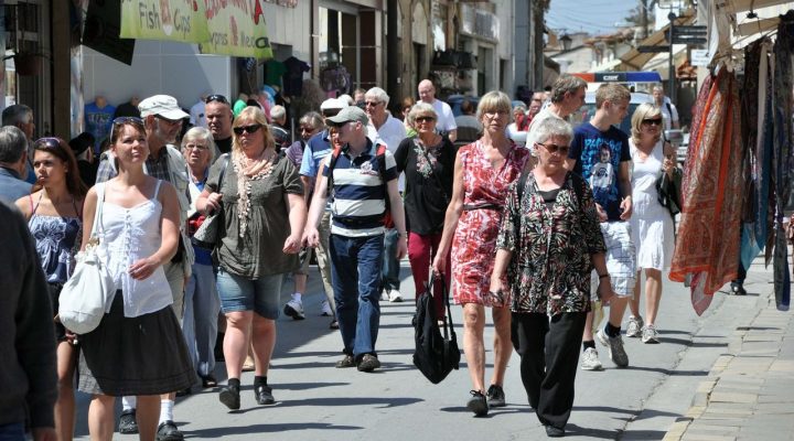 Güney Kıbrıs’ta Ocak 2026’da turist gidiş gelişleri arttı