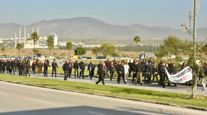 Kamuda yetkili beş sendika, 24 Şubat Salı günü Başbakanlığa yürüyüş düzenleyecek