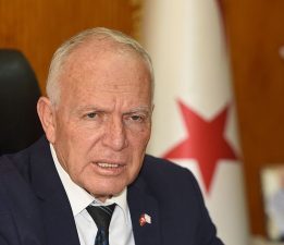 “Başbakan yönetemiyor”